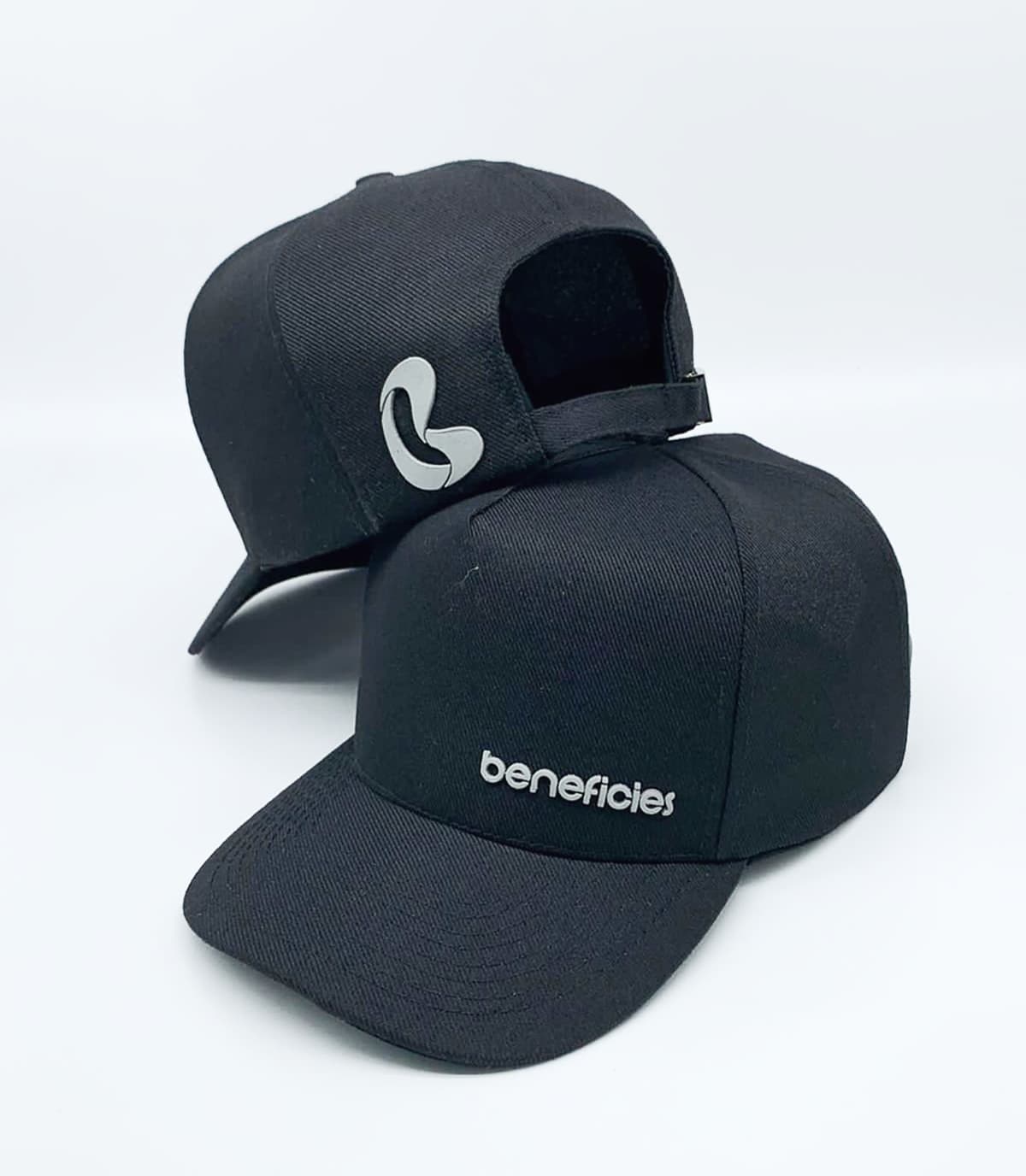 Boné americano personalizado, seis gomos e copa alta