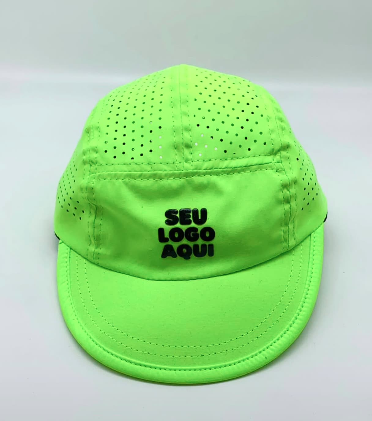 Boné five panel personalizado, frente sem costura central